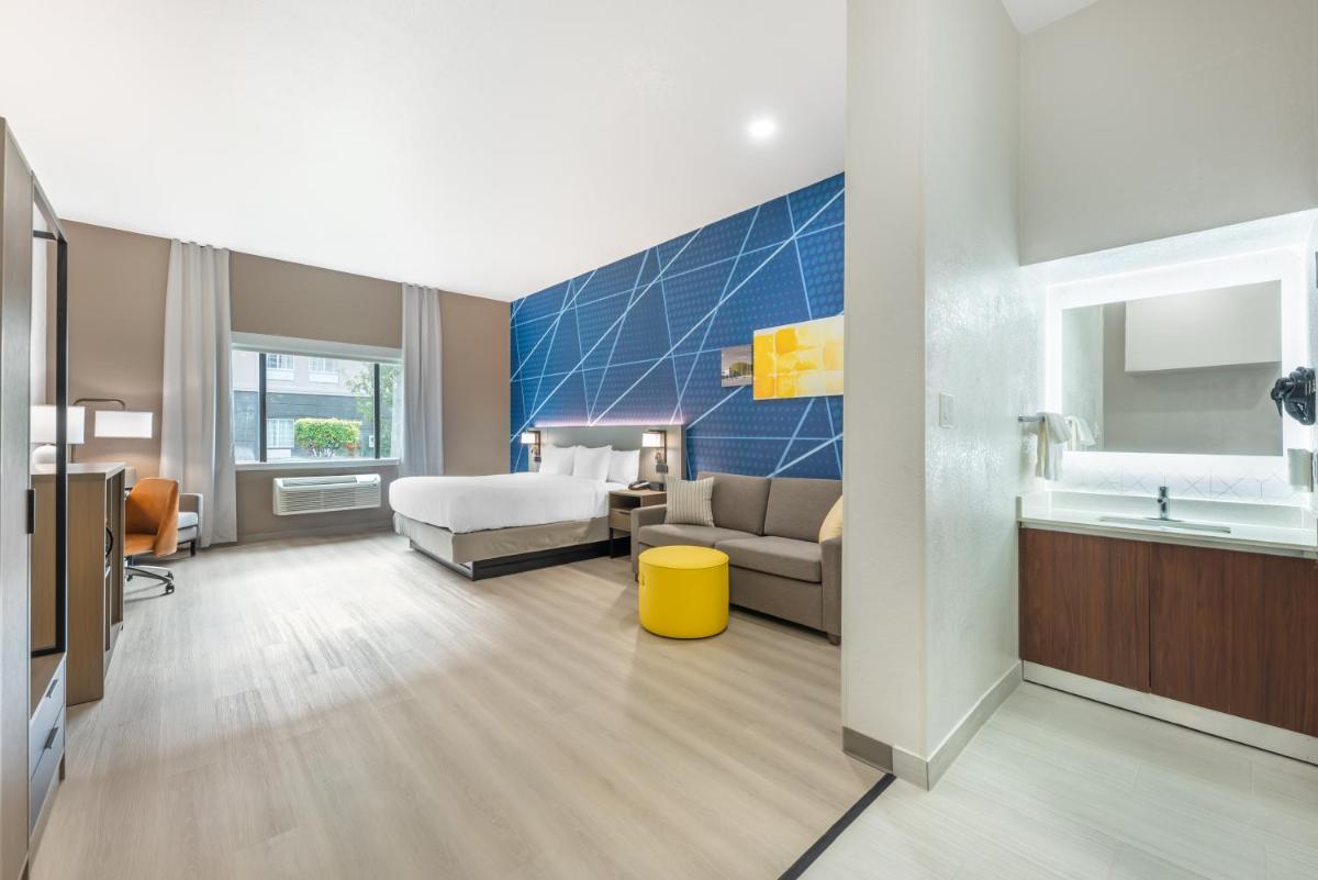 Expo Inn and Suites - image 6