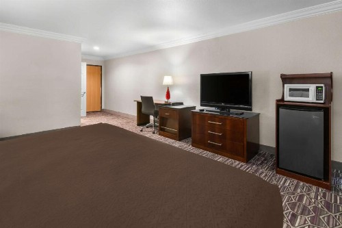 SureStay Plus Hotel by Best Western Benbrook Ft Worth - image 16