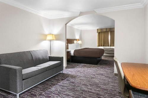 SureStay Plus Hotel by Best Western Benbrook Ft Worth - image 2