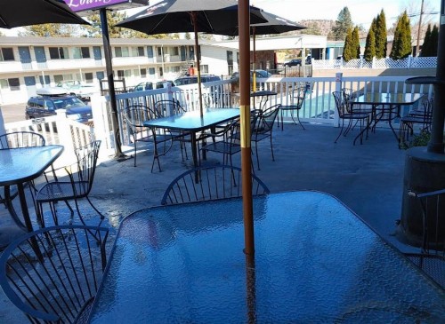 Econo Lodge Bend - image 10