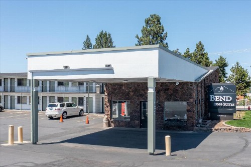 Econo Lodge Bend - image 13