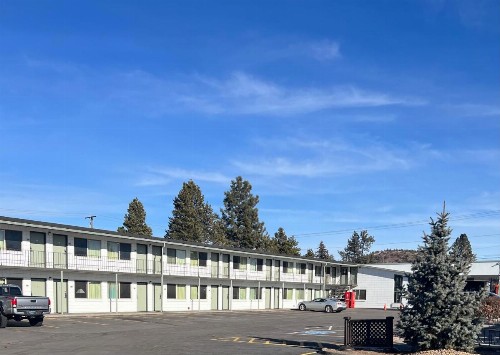 Econo Lodge Bend - image 21