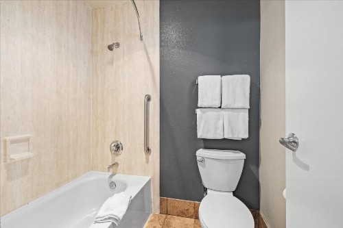 Econo Lodge Bend - image 22