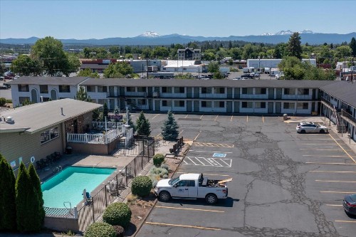 Econo Lodge Bend - image 26