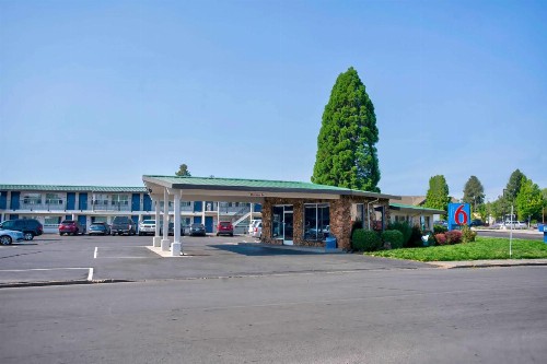 Motel 6-Bend OR - image 1