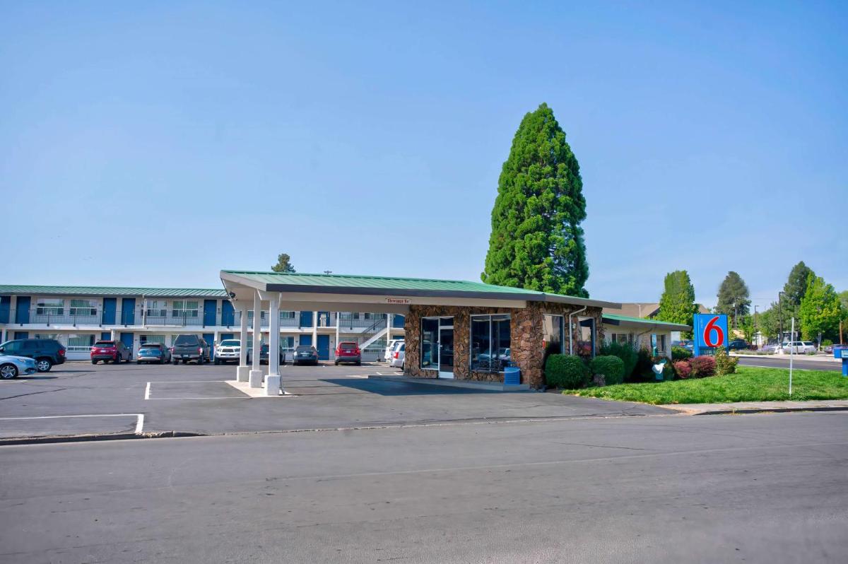 Motel 6-Bend OR - main image