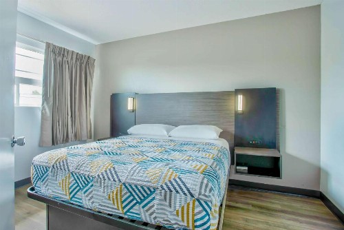 Motel 6-Bend OR - image 10