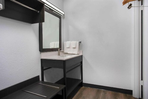 Motel 6-Bend OR - image 11
