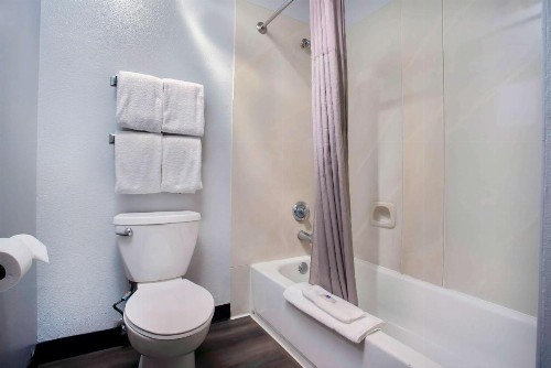 Motel 6-Bend OR - image 12