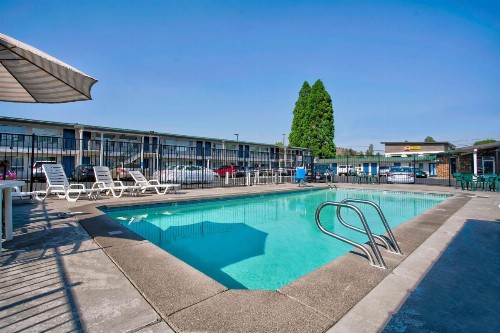 Motel 6-Bend OR - image 4