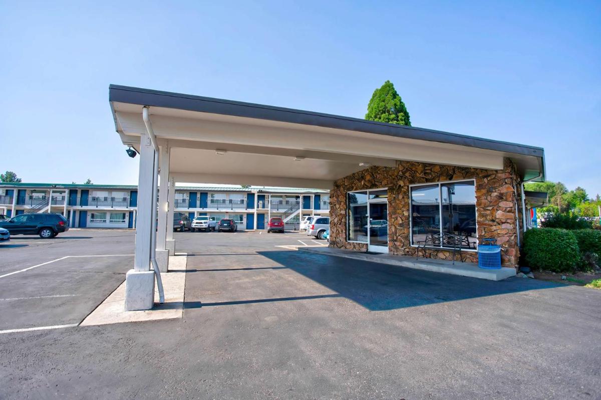 Motel 6-Bend OR - image 5