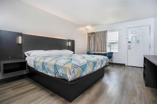 Motel 6-Bend OR - image 8