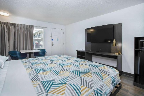 Motel 6-Bend OR - image 9