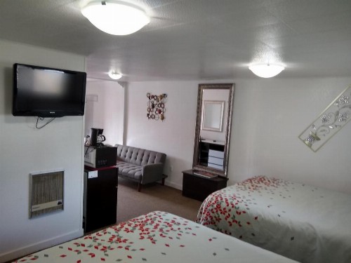 Holiday Motel Bend - image 10