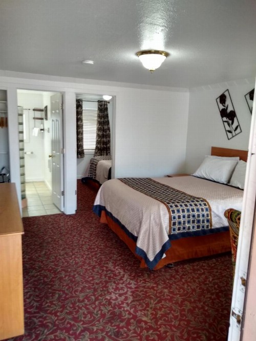 Holiday Motel Bend - image 18