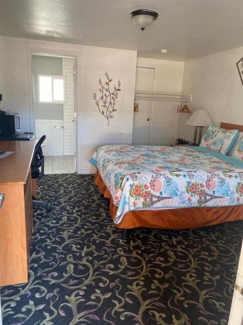 Holiday Motel Bend - image 29