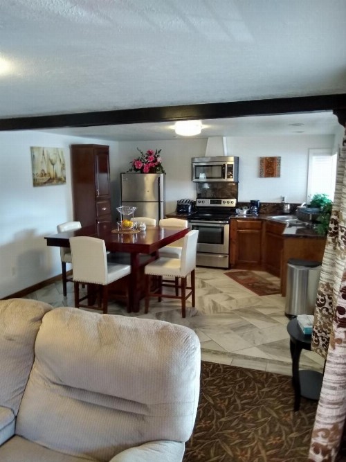 Holiday Motel Bend - image 3