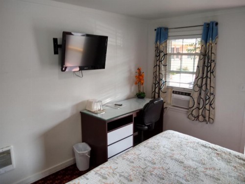 Holiday Motel Bend - image 30