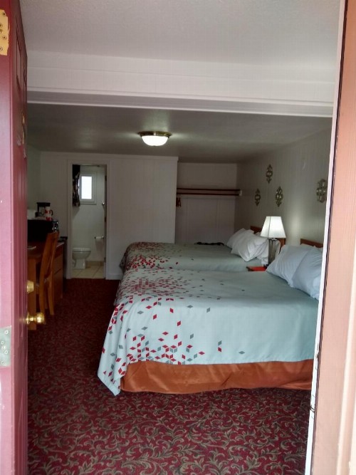 Holiday Motel Bend - image 31