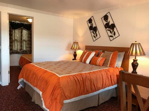 Holiday Motel Bend - image 39