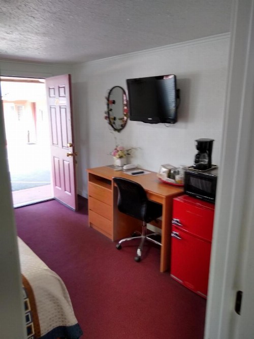 Holiday Motel Bend - image 40