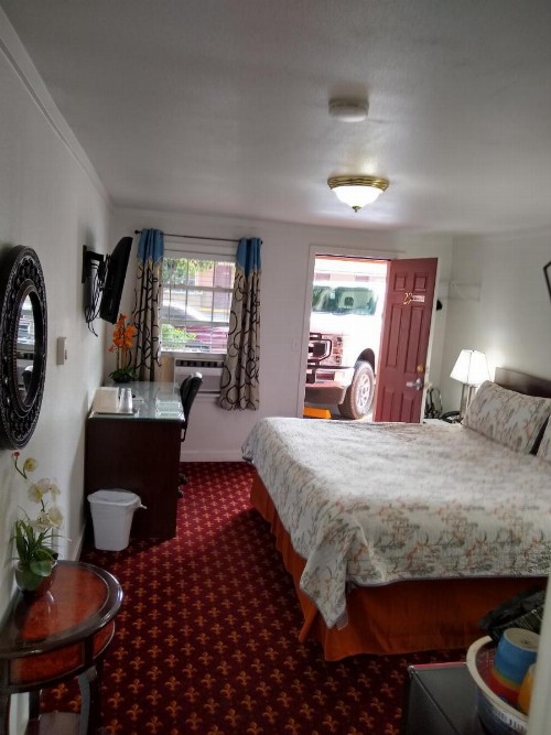 Holiday Motel Bend - image 6
