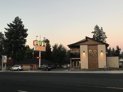 Holiday Motel Bend - image 7