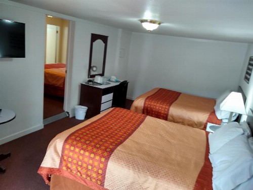 Holiday Motel Bend - image 8