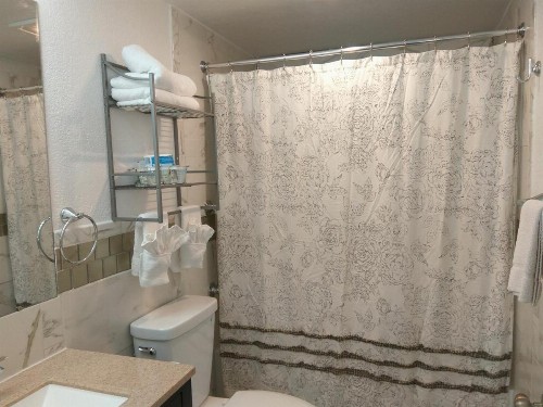 Motel West - image 32
