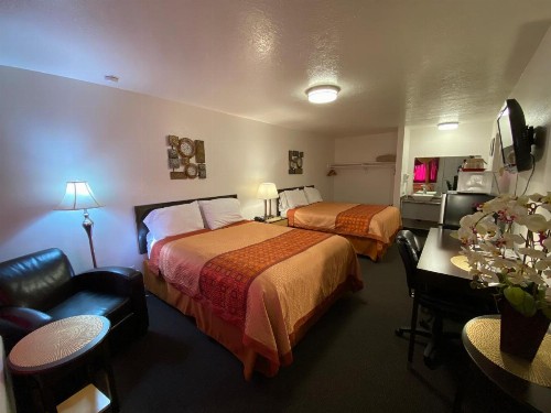 Motel West - image 6