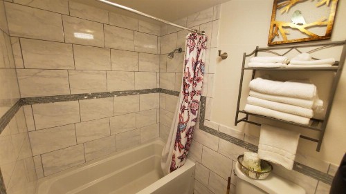 Motel West - image 9
