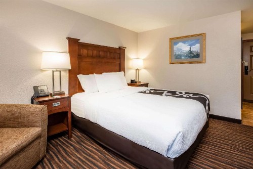 La Quinta Inn by Wyndham Bend - image 21