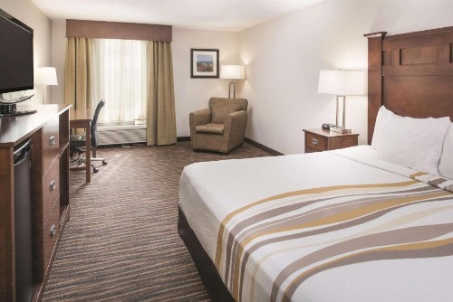 La Quinta Inn by Wyndham Bend - image 32