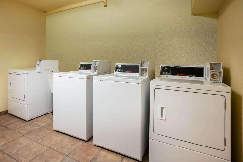 La Quinta Inn by Wyndham Bend - image 33