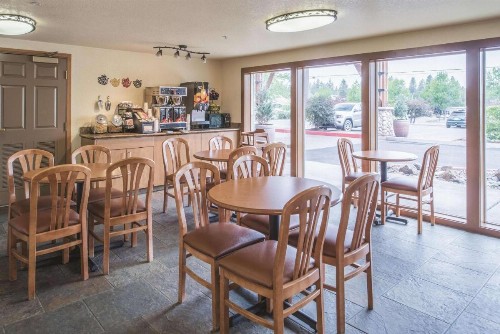 La Quinta Inn by Wyndham Bend - image 9