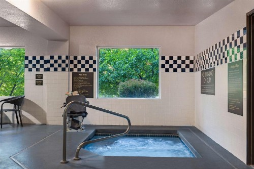 DoubleTree by Hilton Bend - image 13