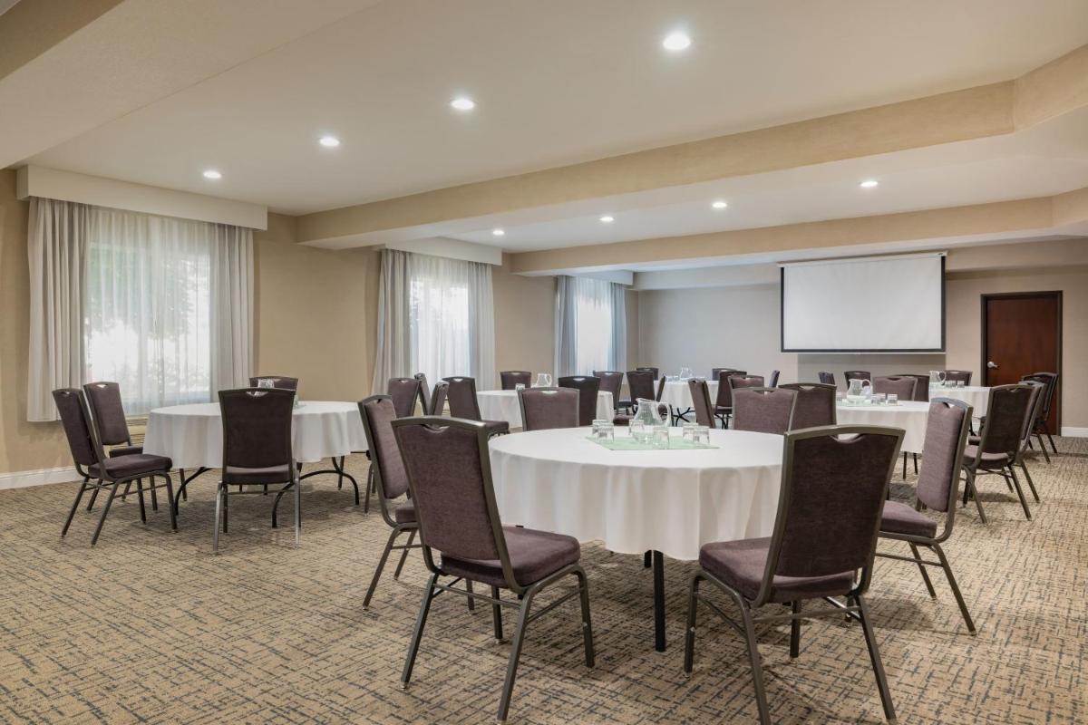 DoubleTree by Hilton Bend - image 2