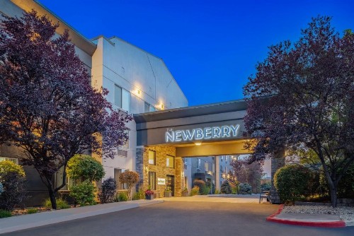 DoubleTree by Hilton Bend - image 20