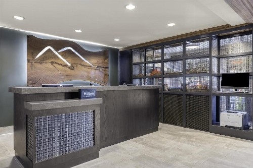 DoubleTree by Hilton Bend - image 9
