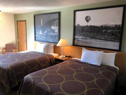 Super 8 by Wyndham Bend - image 19