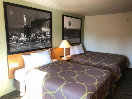 Super 8 by Wyndham Bend - image 22