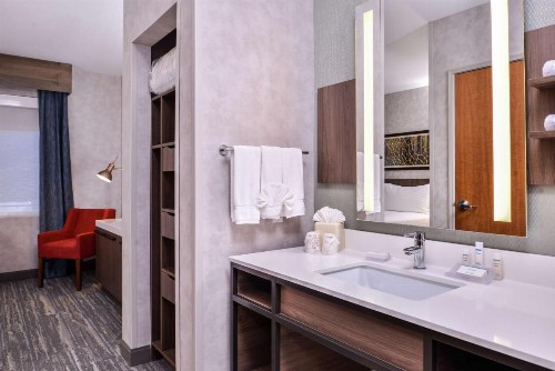 Hilton Garden Inn Bend - image 2