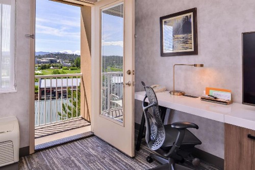 Hilton Garden Inn Bend - image 40