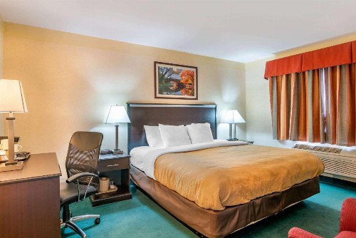 Quality Inn Bend - image 2
