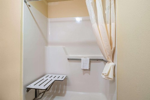 Quality Inn Bend - image 24