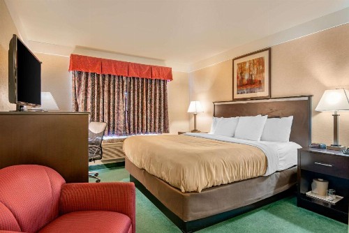 Quality Inn Bend - image 25