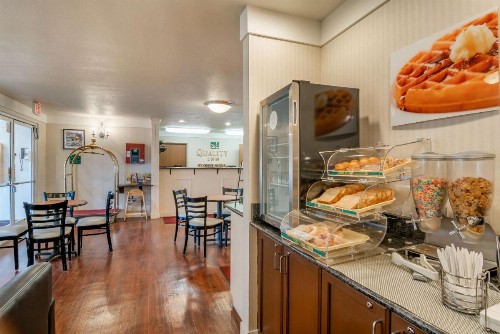 Quality Inn Bend - image 28