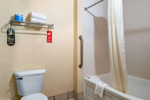 Quality Inn Bend - image 32