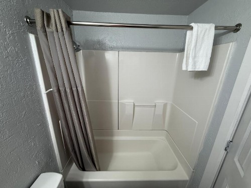 Budget Inn Bend - image 22