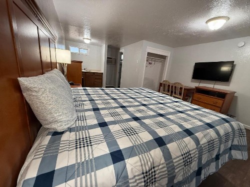 Budget Inn Bend - image 23